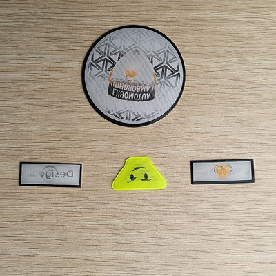 Frekuensi 3D Tinggi Tekan Label TPU Embossed Garment Private Patch Untuk Jaket