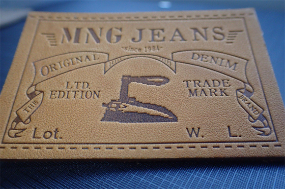 Label Patch Kulit Jeans Ramah Lingkungan Logo Timbul Untuk Seragam