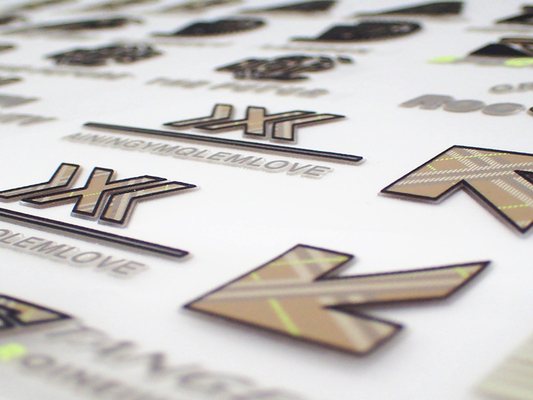 Pakaian 3D Silicone Heat Transfer Label Logo Kustom Untuk Tempat Berbeda