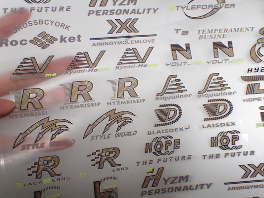 Pakaian 3D Silicone Heat Transfer Label Logo Kustom Untuk Tempat Berbeda