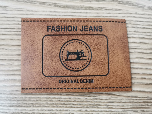 Logo Timbul PU Kulit Patch Warna Kustom Menjahit Pakaian