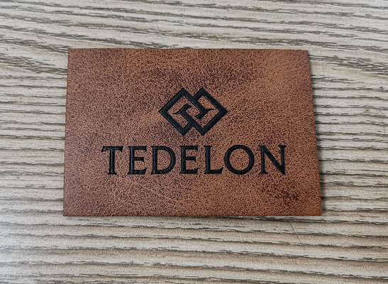 Logo Timbul PU Kulit Patch Warna Kustom Menjahit Pakaian