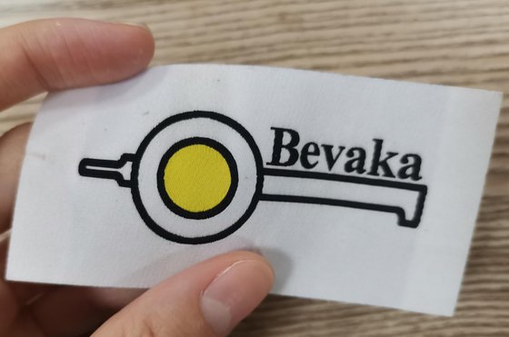 T Shirt Label Pakaian Tenun yang Dapat Dicuci Pemangkasan Selvage Untuk Pakaian
