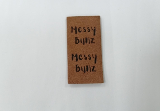 Suede Microfiber PU Leather Label Bisa Dicuci Dengan Logo Timbul