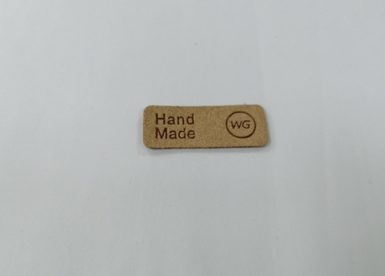 Logo Timbul Microfiber PU Leather Patch Label yang Dapat Dicuci Menjahit Pakaian