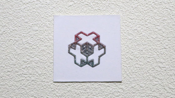 Setrika Pabrik pada Label Stiker Transfer Panas Warna Chrome Mengkilap untuk Kemeja Label Pakaian TPU Kustom