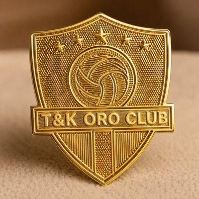 Lencana TPU Silikon Kustom 3D Frekuensi Tinggi menampilkan logo yang dipersonalisasi, sempurna untuk branding pakaian yang tahan lama dan patch