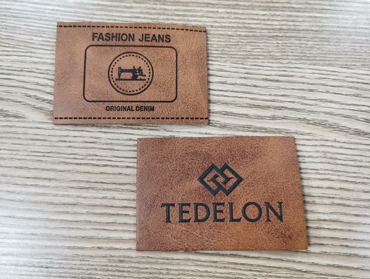 Logo Timbul PU Kulit Patch Warna Kustom Menjahit Pakaian